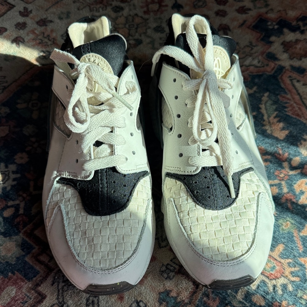 Black and white Nike huarache